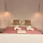 Rida Village Island Bed and Breakfast Εξαμίλιο
