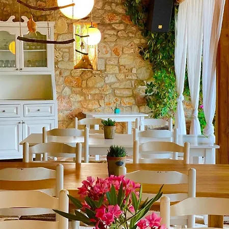 Bed & Breakfast Rida Village Island 3*