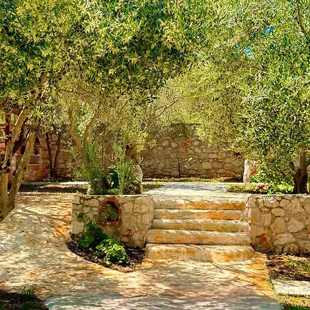 Rida Village Island Oda ve Kahvaltı 3*